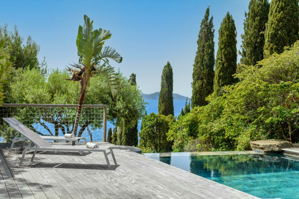 VILLA TARA - Pieds dans l'eau — villa de luxe CAP-BENAT - Bormes-les-mimosas - Côte d'Azur