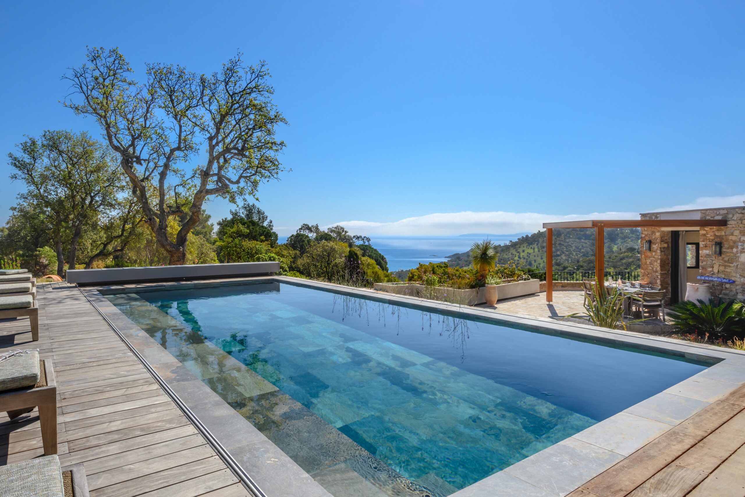 Location villas de luxe avec service hôtelier dans le sud de la France