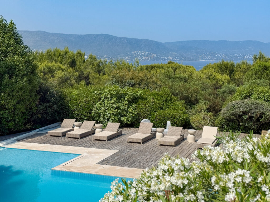 LA VILLA BLEUE — villa de luxe CAP BENAT - Bormes-les-mimosas - Côte d’Azur